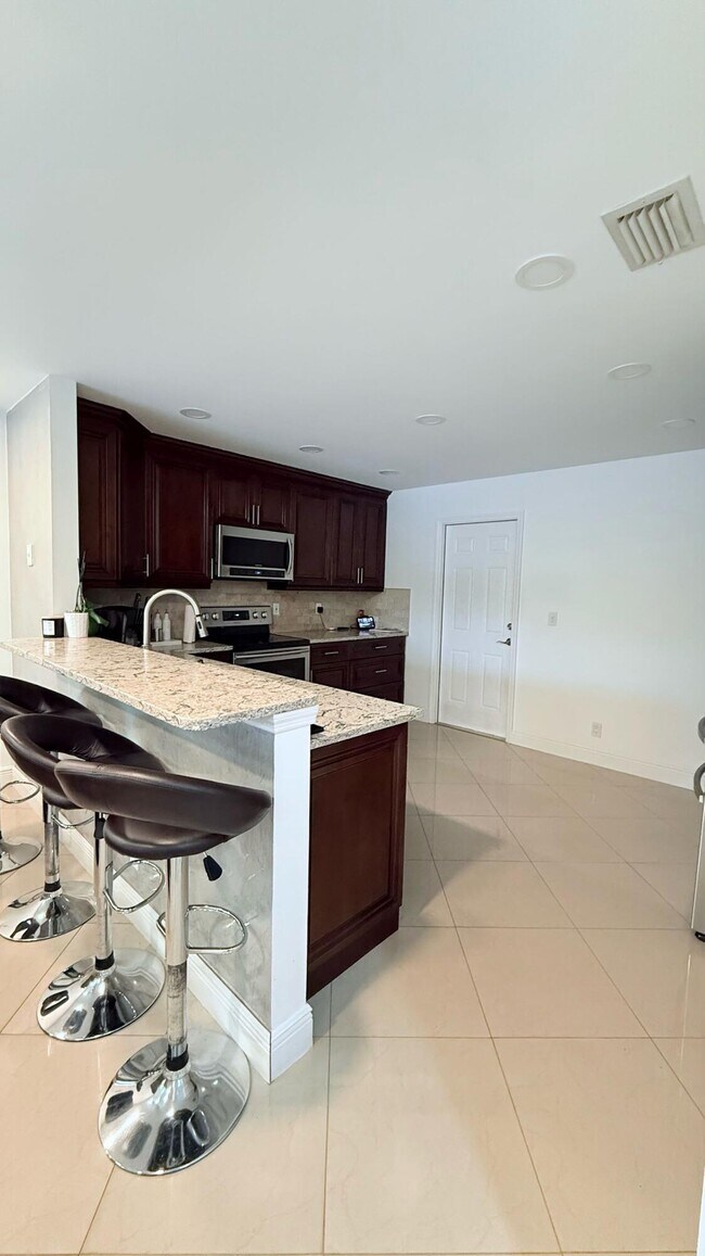Building Photo - 5301 Canoe Bend Dr