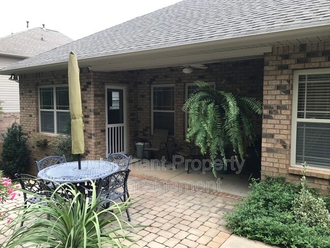 Building Photo - 500 Airdale Ln