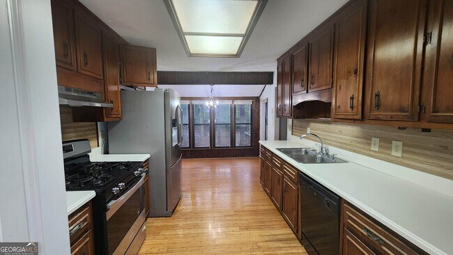 Building Photo - 6694 Live Oak Ln