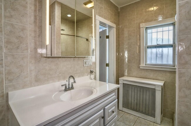 Building Photo - 207 Jewett Ave