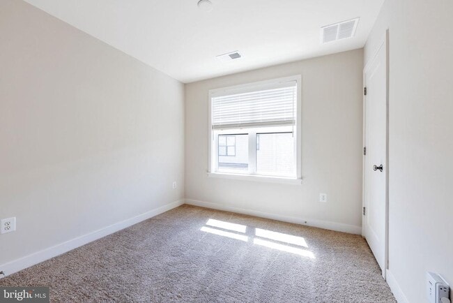 Building Photo - 16608 Crabbs Branch Way