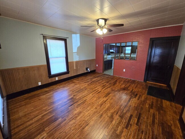 Building Photo - 2-bedroom Bungalow with Spacious Kitchen, Large Covered Porch and Large Garage