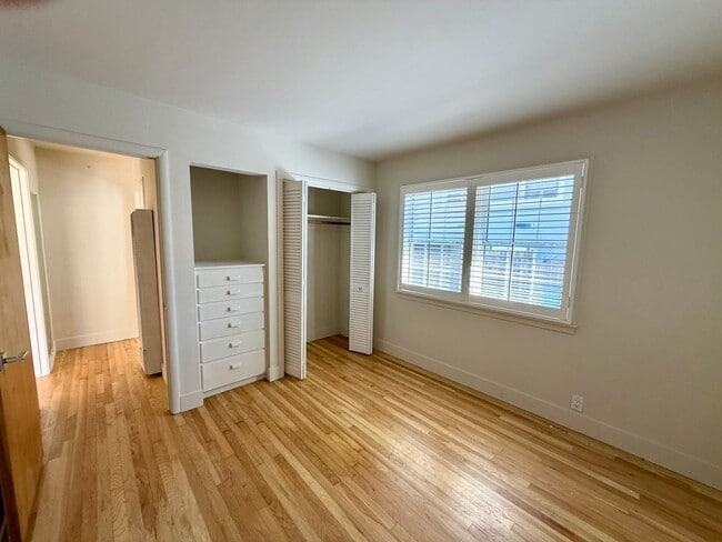 Building Photo - 1072F-A/B-PGPM-T/L-CS