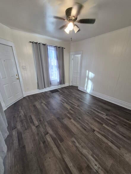 living room - 4049 6th Ave