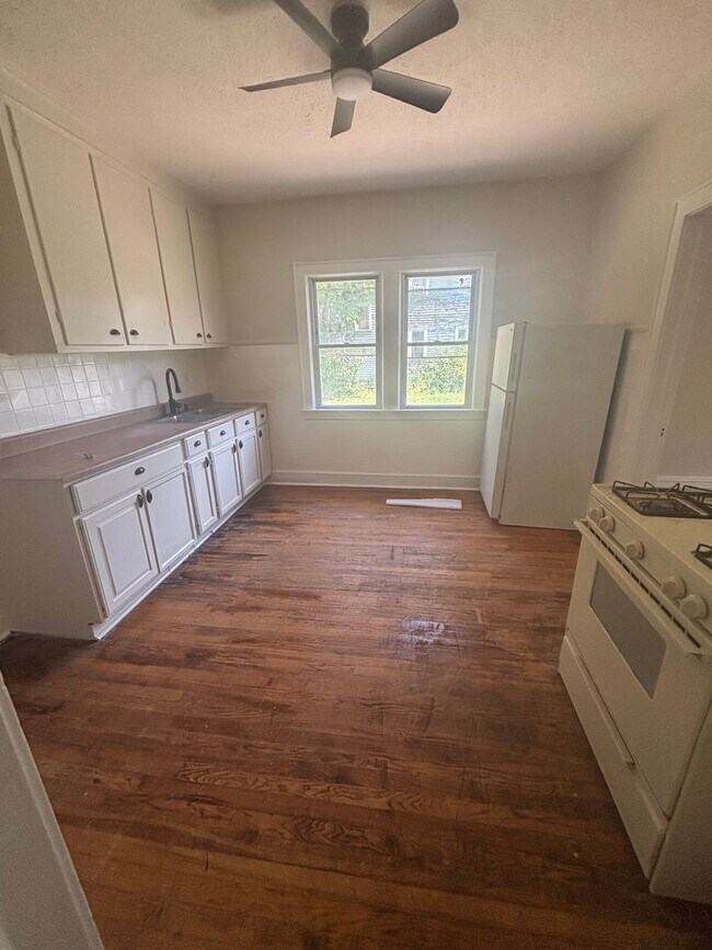 Building Photo - Cleveland East Side 2 bedroom down