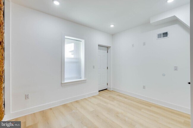 Building Photo - 6027 Delancey St
