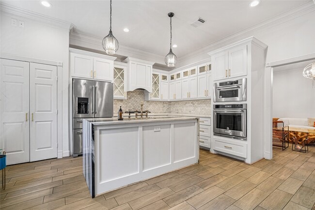 Building Photo - 4746 Post Oak Timber Dr