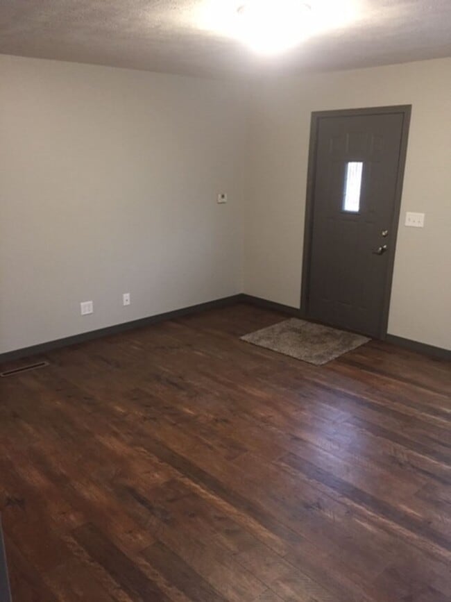 Building Photo - Fully Updated 3 Bedroom 1 Bath House for Rent