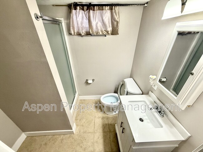 Building Photo - 1704 Parkway Dr