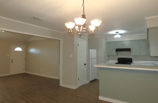 Building Photo - 10556 Twin Oaks Dr