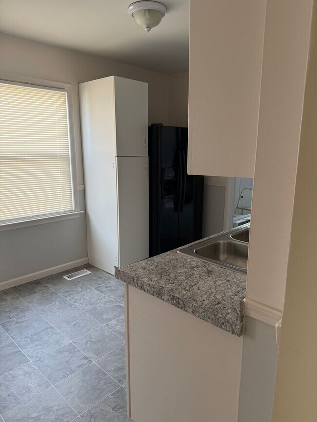 Building Photo - Awesome Property for an Awesome Price