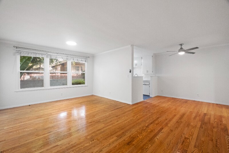 Primary Photo - 2001 Beachwood Dr