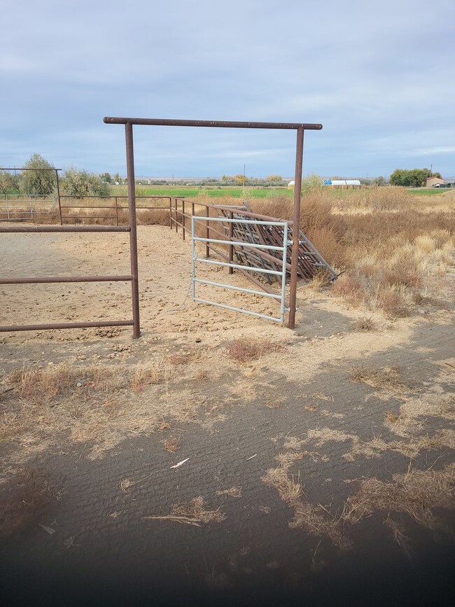 Building Photo - Bring your horse and yourself!!!!