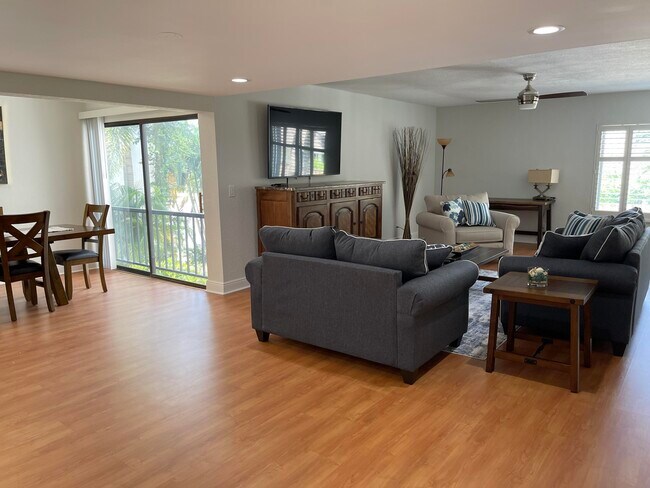 Building Photo - 1660 12 Oaks Way