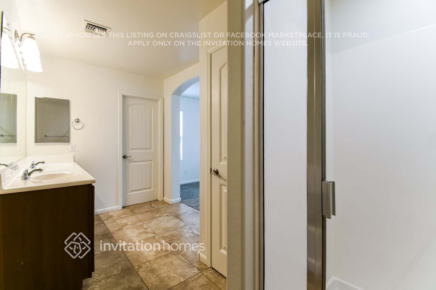 Building Photo - 1427 S Moccasin Trail