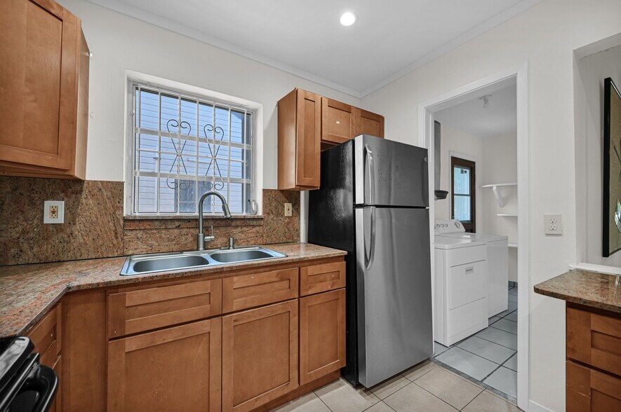 Building Photo - 244 NW 43rd St