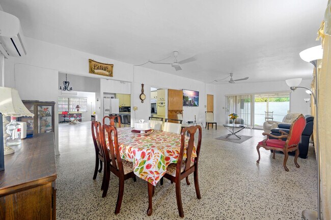 Building Photo - 13945 N Miami Ave