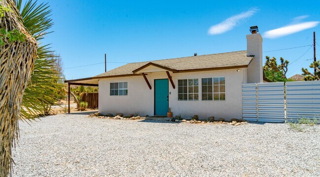 Primary Photo - Fully Furnished Home in Yucca Valley