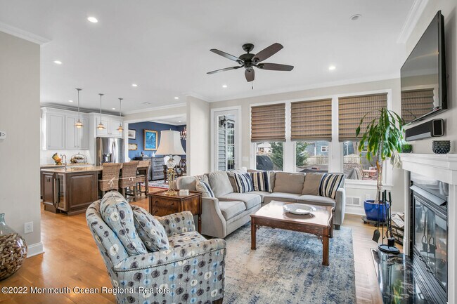 Building Photo - 812 Claridge Dr