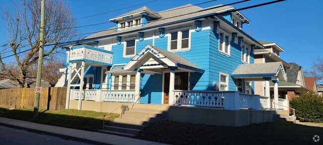 Building Photo - 1102 N Oakland Ave