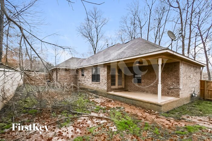 Building Photo - 275 Kings Dr
