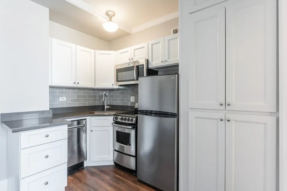 Building Photo - 817 W Lakeside Pl