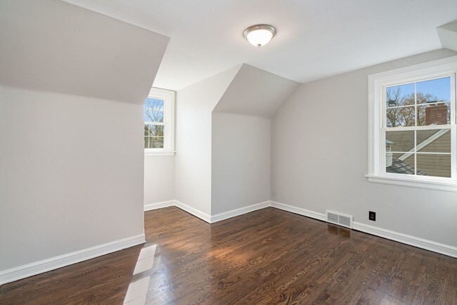 Building Photo - 2B/1B Charming Single Family home in Glend...