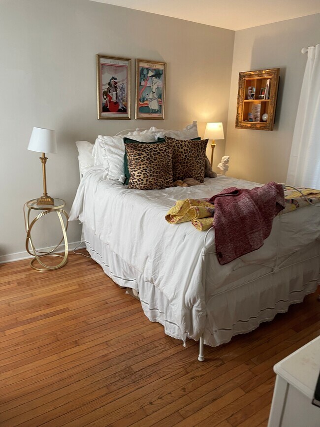 Bedroom - 90 Morris St