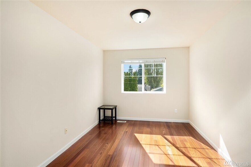 Building Photo - 4532 NE 10th St