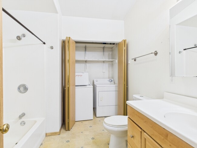 Building Photo - 955 Pickering Dr
