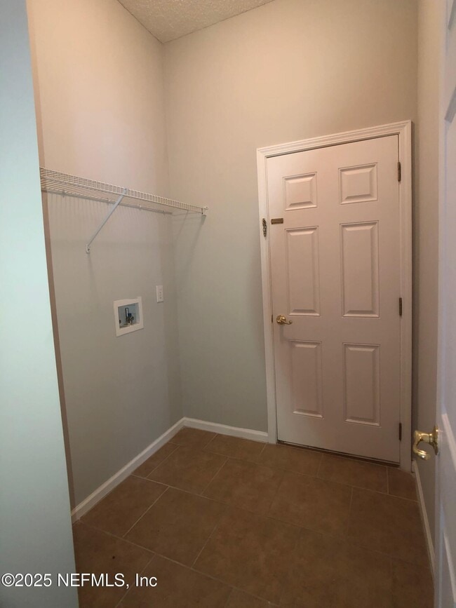 Building Photo - 3566 White Cow Ct