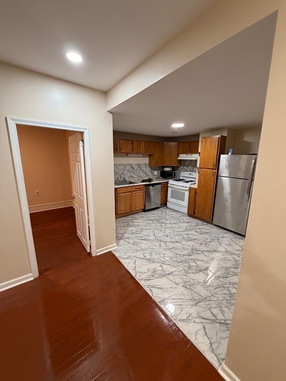 Building Photo - 52 Tufts Ave