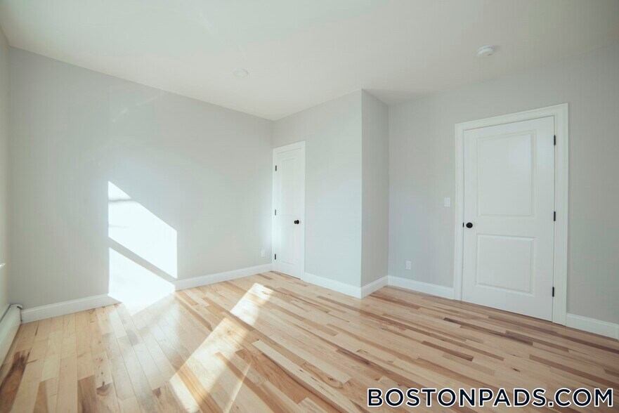 Building Photo - 10 Duffley Ct