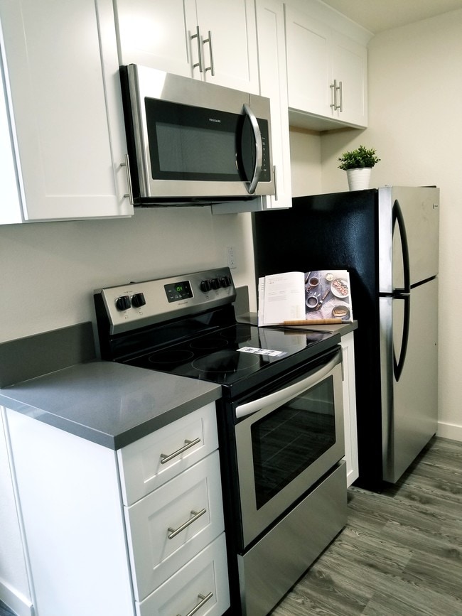 Building Photo - 526 S Ardmore Ave