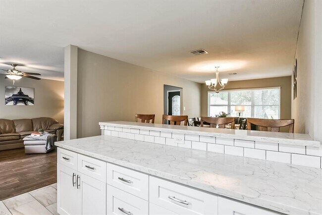 Building Photo - 5650 Ludington Dr