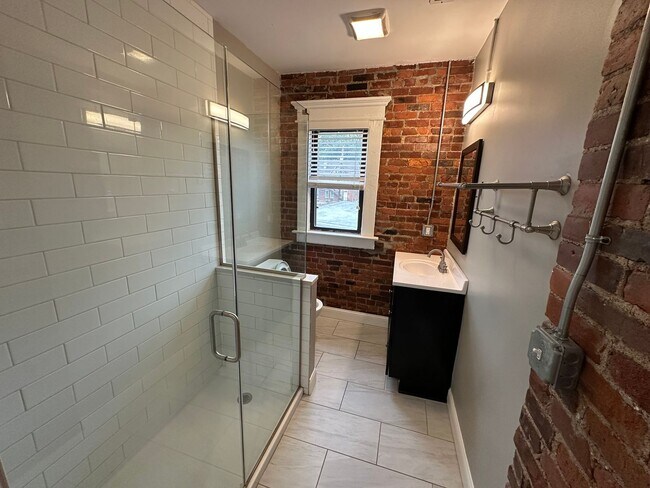 Building Photo - 1555 Hunter Ave