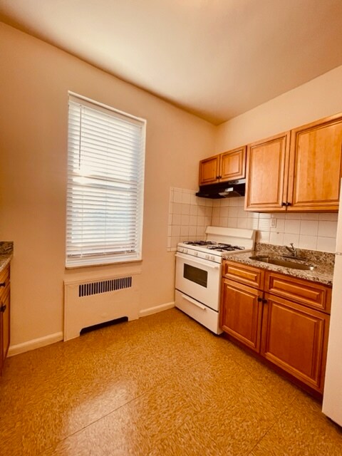 Building Photo - 81 Chestnut St