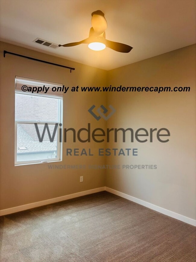 Building Photo - Modern Living in the heart of McKinley Village!