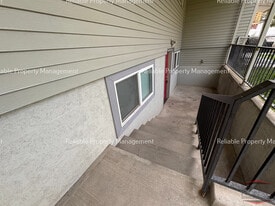 Building Photo - 260 W 19th St