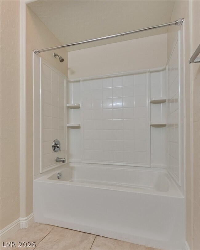 Building Photo - 6868 Sky Pointe Dr
