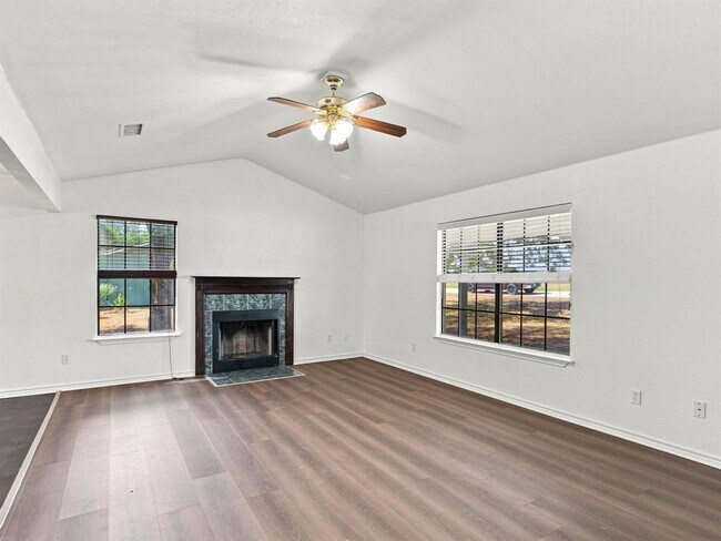 Building Photo - 1303 Lovers Ln