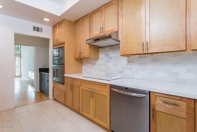 Building Photo - Marina del Rey Resort Style Living