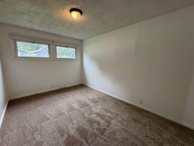 Building Photo - Greenwood 3 Bedroom 2 Bath