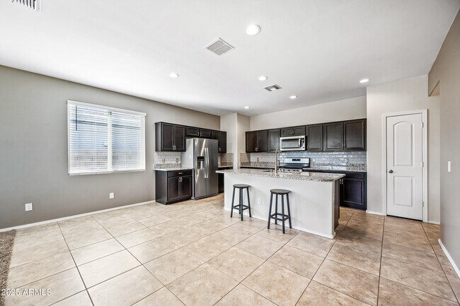 Building Photo - 31027 W Mulberry Dr