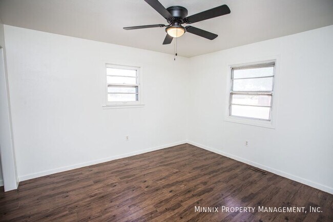 Building Photo - 502 2nd Pl