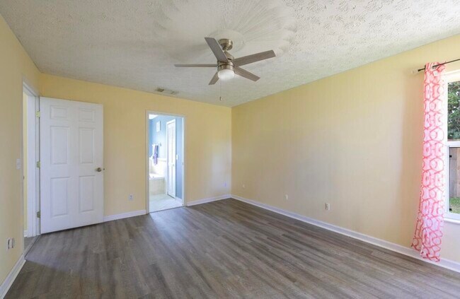 Building Photo - 353 NW Ferris Dr