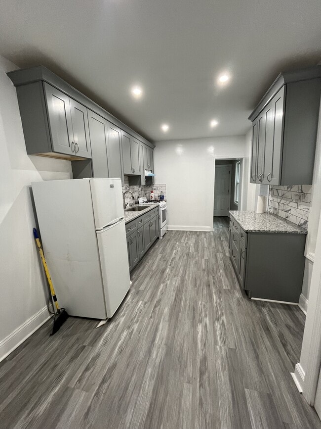 Building Photo - 1006 Potter St