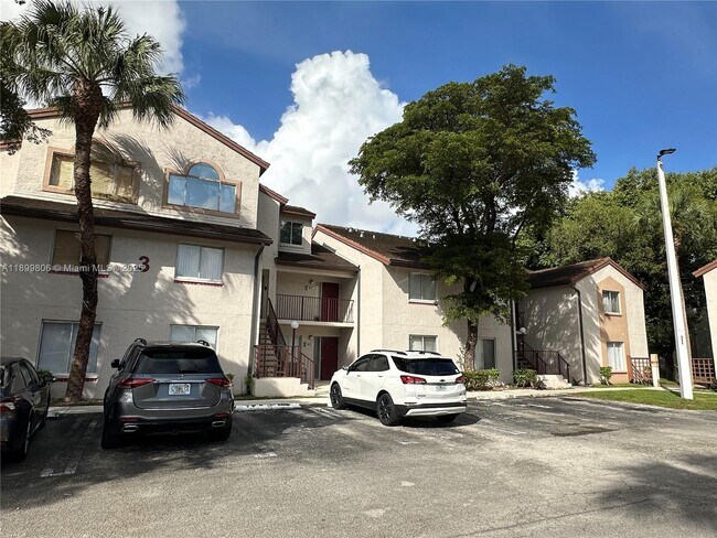 Building Photo - 9420 SW 140th Ct