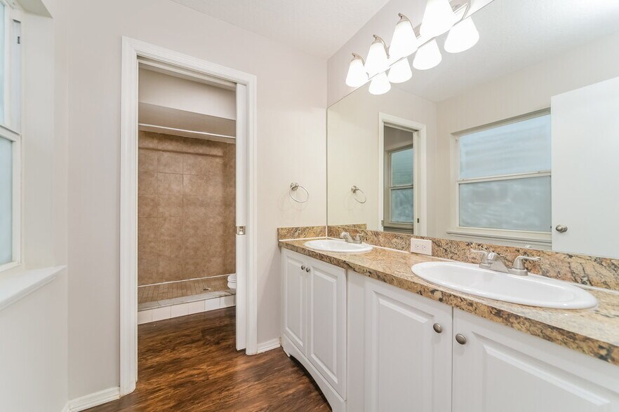 Building Photo - 13028 Lily Pond Ct