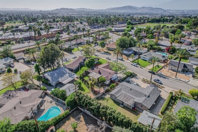 Building Photo - House for Rent- 4 bedrooms 2 baths, within...